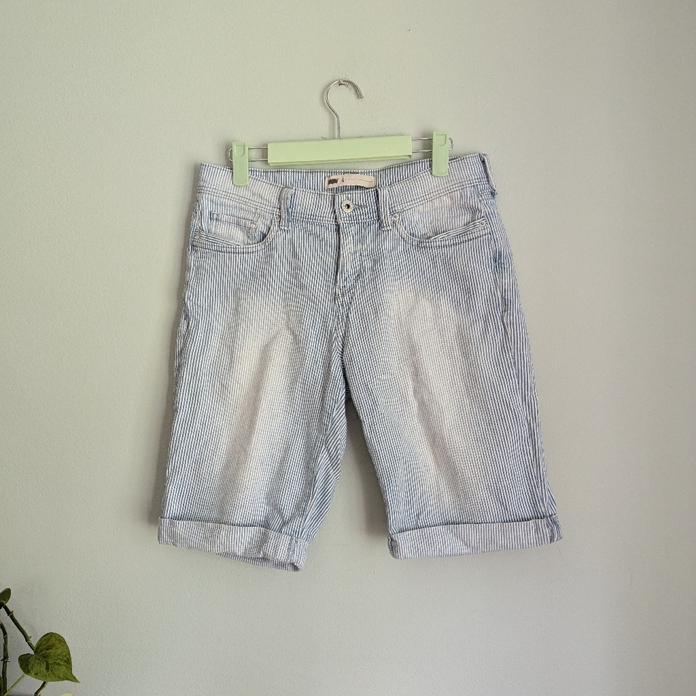 Levi’s Pinstripe Seersucker Bermuda Shorts Light Blue White Women’s 4 (W27) 209